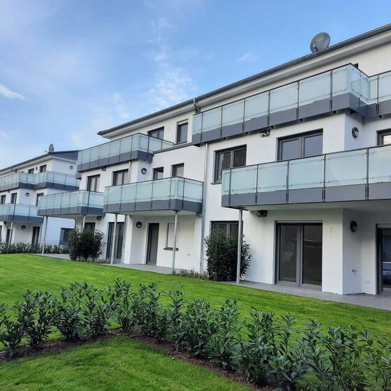 Ganzglasgeländer – Projektbeispiel von Düsediekerbäumer Metallbau