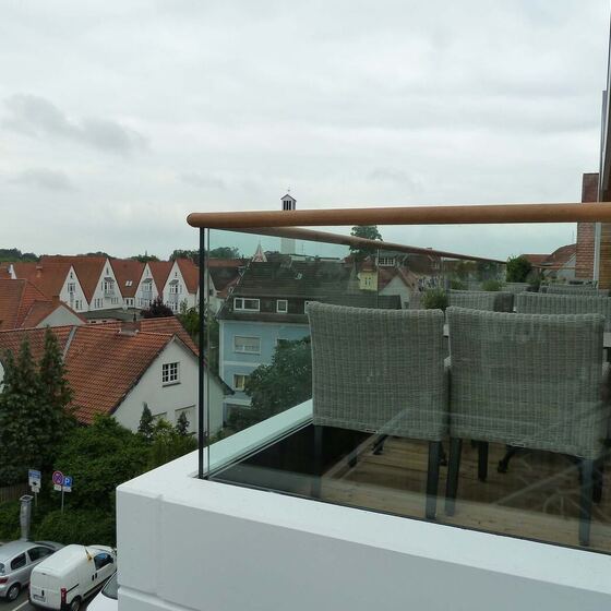 Ganzglasgeländer 14 von 31 – Düsediekerbäumer Metallbau GmbH